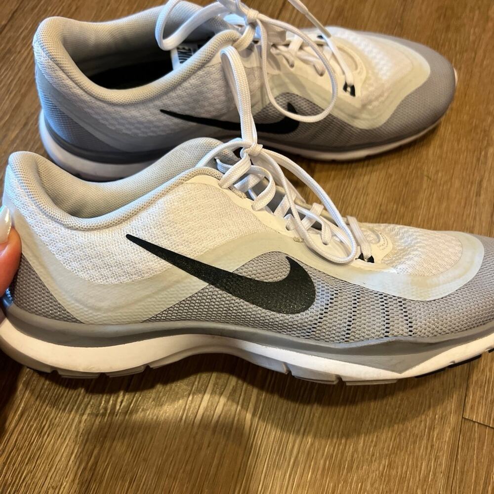 Womens Nike shoes Sz 8.5